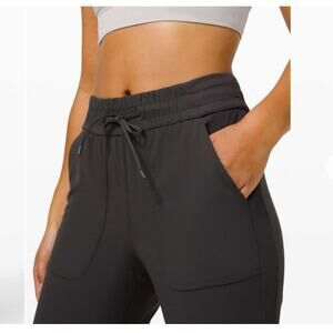 Lululemon Beyond The Studio Jogger 29" Size 6 Black 
Gym - walking - outdoors